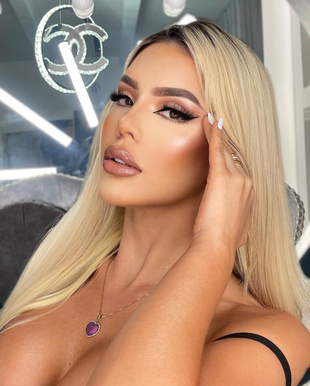 Escort - LISA - Ibiza Tops